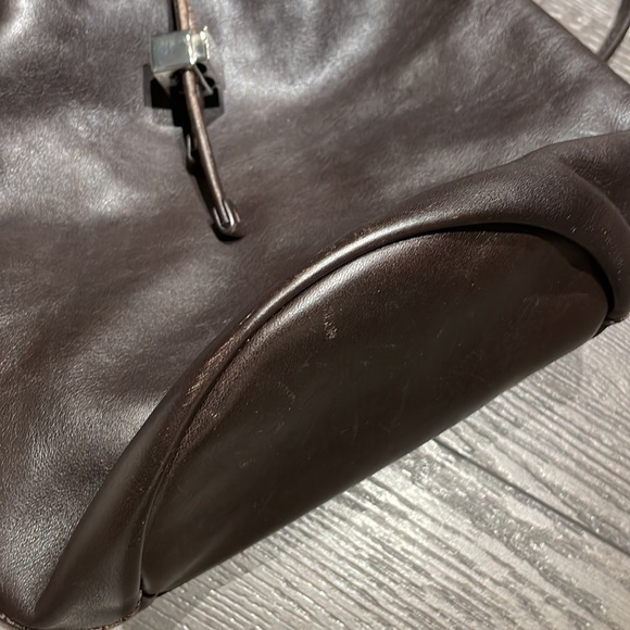 ARITZIA | Auxiliary Brown Leather Bucket Bag Backpack - Picture 14 of 15